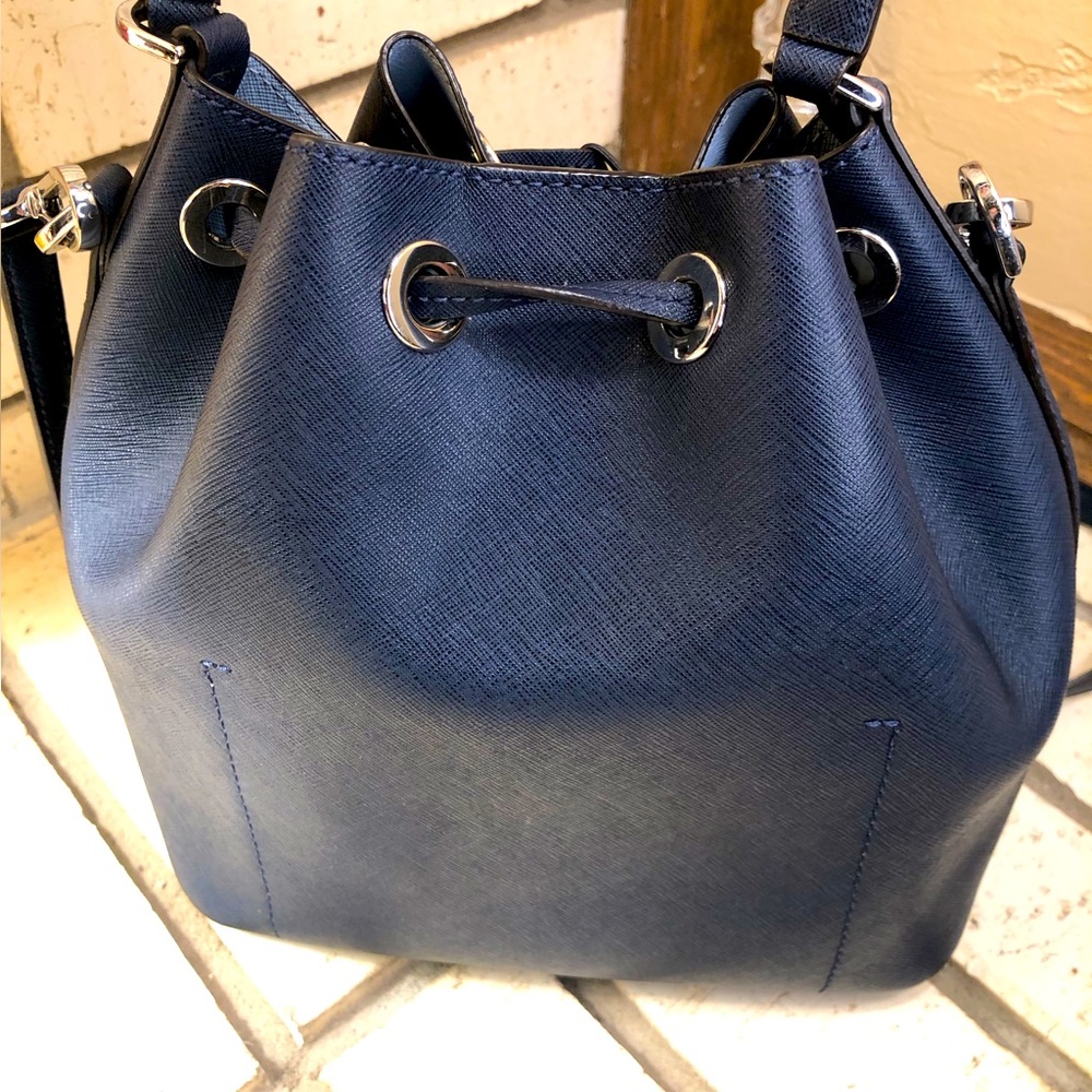 💥Moving to @the_bag_guy💥Michael Kors - Greenwich Medium Bucket Bag - Picture 6 of 16
